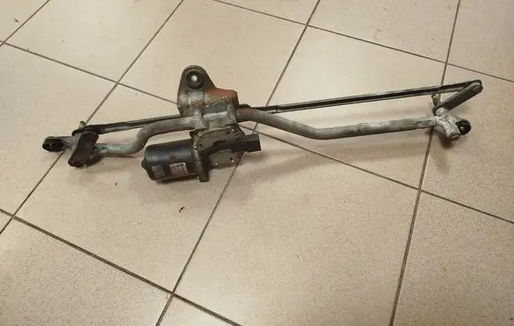 Front wiper linkage and motor