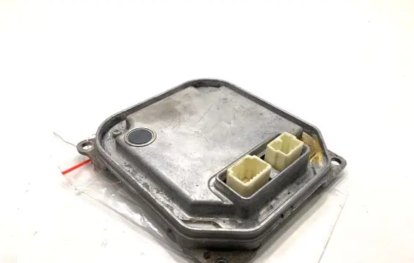 Lexus CT 200H Voltage converter/converter module 8596747010