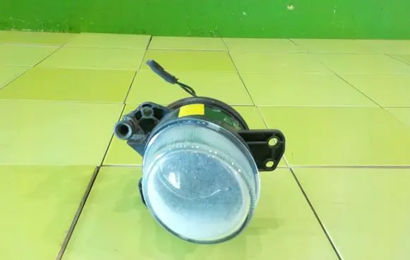 Mercedes-Benz E C207 W207 Front fog light LEWY XP277