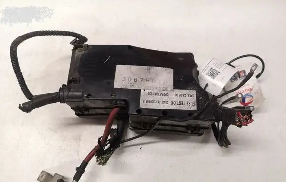 Volvo V50 Fuse box set 318818101 30728013 8688040