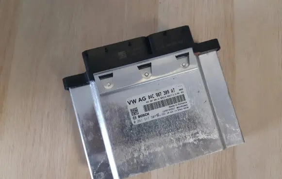 Volkswagen Polo VI Engine control unit/module 04C907309AT