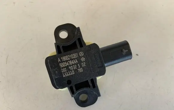 Mercedes-Benz CLA C117 X117 W117 Airbag deployment crash/impact sensor A1668210351