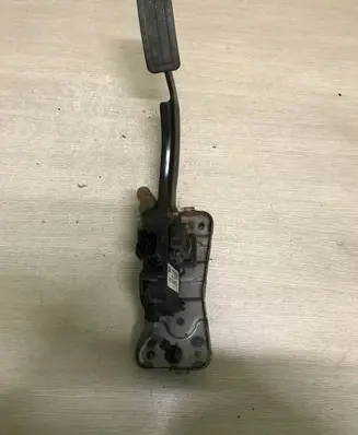 Land Rover Discovery 3 - LR3 Accelerator throttle pedal SLC000061