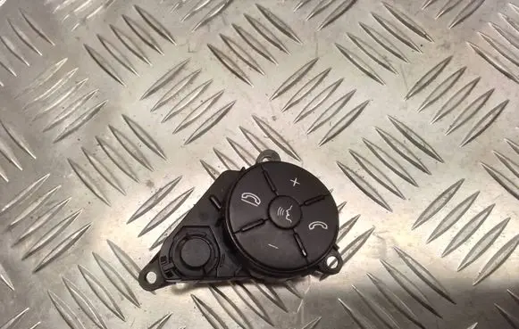 Steering wheel buttons/switches