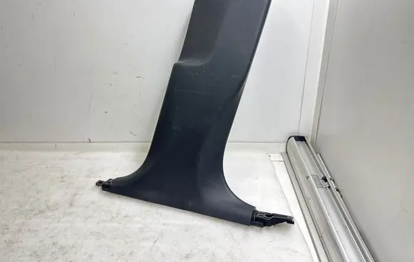 Tesla Model Y (B) pillar trim (bottom) 149462402E 30008381 2022819