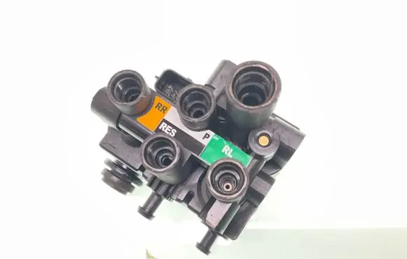Land Rover Range Rover Sport L494 Air suspension control unit module (rear) CPLA5B710BB