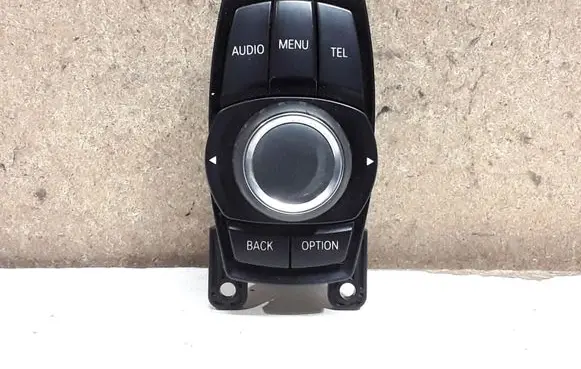 Multifunctional control switch/knob