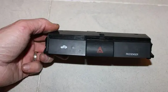 Toyota Corolla Verso AR10 Hazard light switch 153965