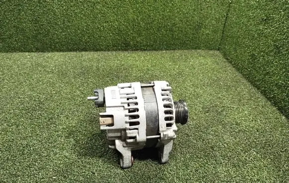 Opel Vivaro Generator/alternator 231006729R