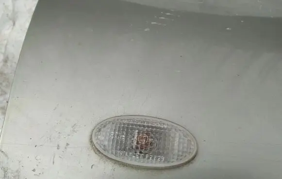 Mazda 5 Front fender indicator light