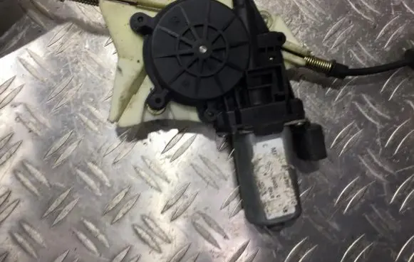 Alfa Romeo 156 Front door window regulator motor b780