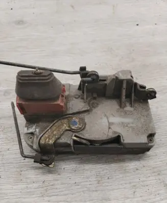 Peugeot 206 Front door lock (next to the handle) 