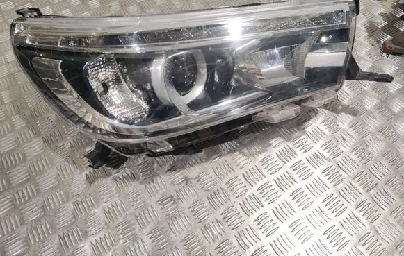 Toyota Hilux (AN120, AN130) Headlight/headlamp Sn060190808024 9922680003