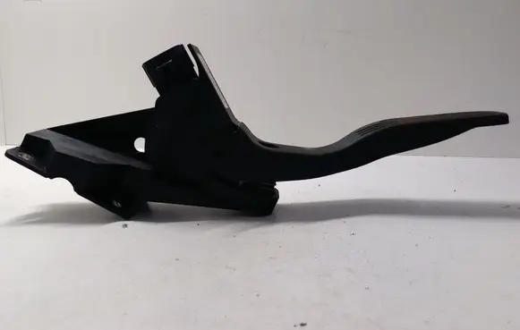 Ford Mondeo Mk III Accelerator throttle pedal 2S719F836CA