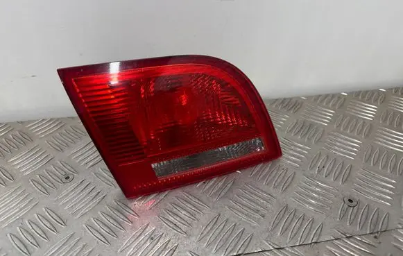 Tailgate rear/tail lights