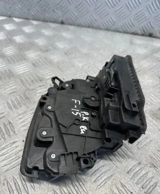 BMW X5 F15 Front door lock 7281935 18283810 6121