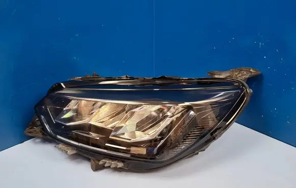 Peugeot 208 Headlight/headlamp 9833036380 73312209
