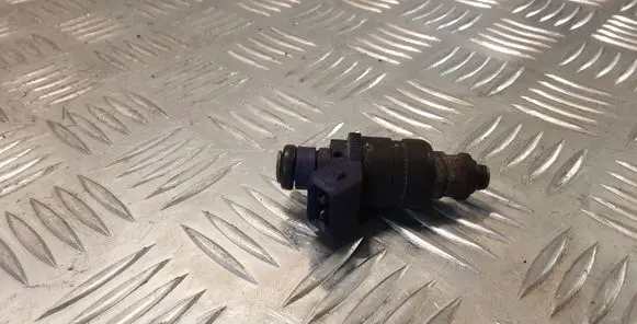 Audi A6 S6 C5 4B Fuel injector 078133551L