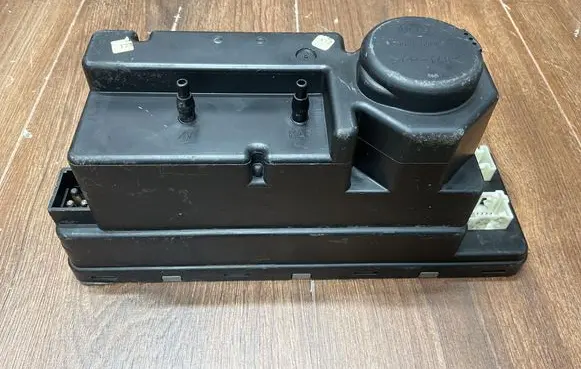 Mercedes-Benz E W210 Central locking vacuum pump 2108000448