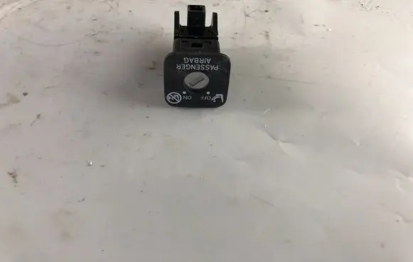 Toyota Auris 150 Passenger airbag on/off switch 