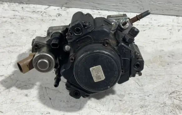 KIA Ceed Fuel injection high pressure pump 28277574 330002A710 0021276AGR