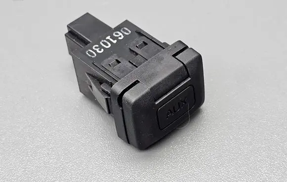 Honda CR-V AUX in-socket connector M34736