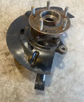 Front wheel hub