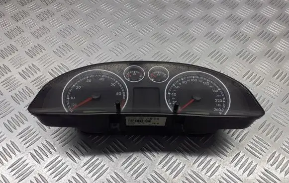 Volkswagen PASSAT B5.5 Speedometer (instrument cluster) 3B0920805