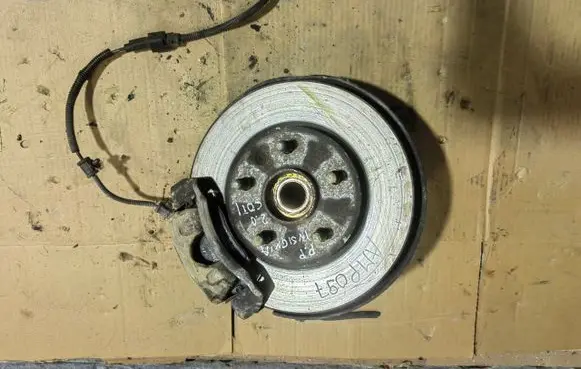 Volvo XC40 Front wheel hub spindle knuckle