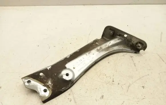 Fender mounting bracket