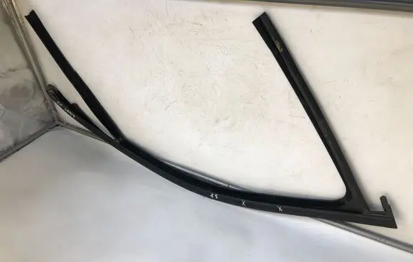 Mercedes-Benz GLE W167 Rubber seal front door window/glass A1677251400