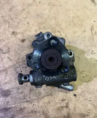 BMW X1 E84 Power steering pump 6780459 32416780459