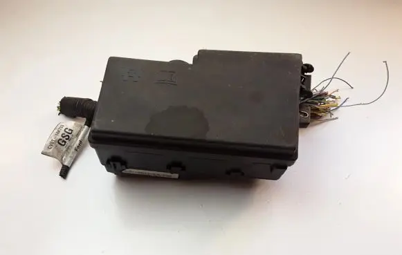 Ford Kuga II Fuse module AV6T14A142AB
