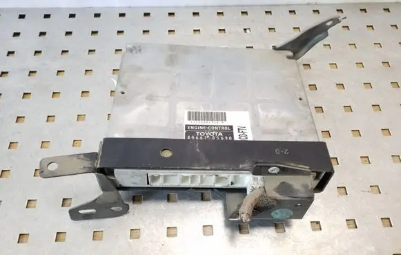Toyota Avensis T250 Engine control unit/module 8966105690