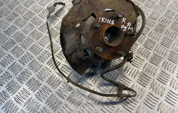 Toyota Prius (XW20) Front wheel hub spindle knuckle