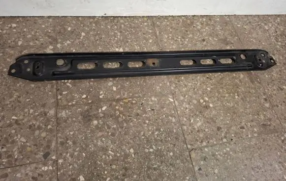 Radiator mount bracket