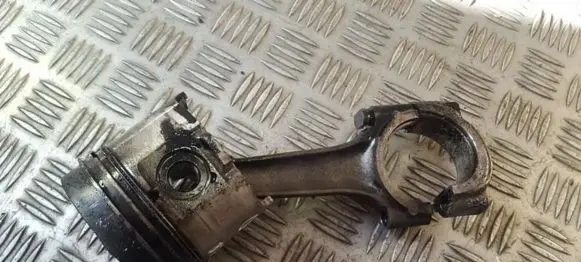 Peugeot Partner Piston with connecting rod