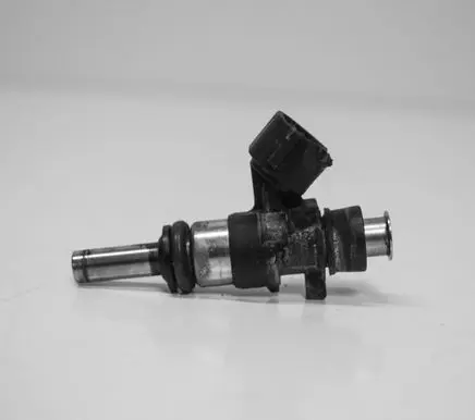 Volkswagen Golf VII Fuel injector 06L906031A