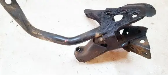 Nissan Almera Tino Engine mounting bracket