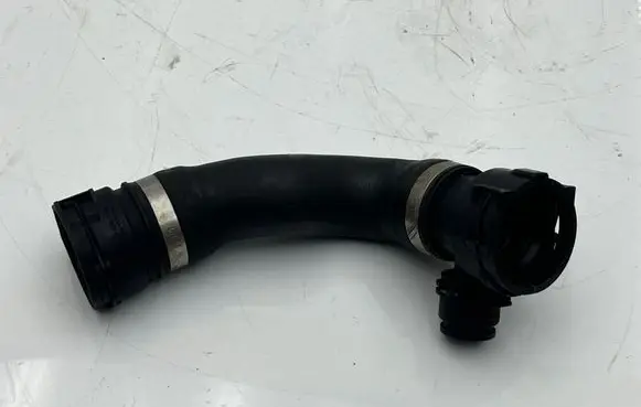 Engine coolant pipe/hose