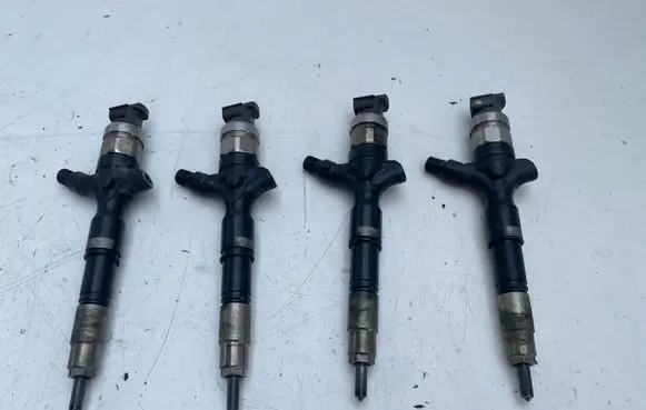 Toyota Hilux (AN10, AN20, AN30) Fuel injectors set 2367030100