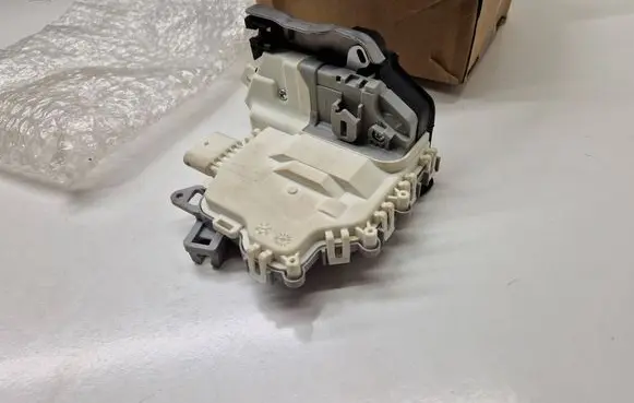 Audi Q7 4L Rear door lock 8K0839016C
