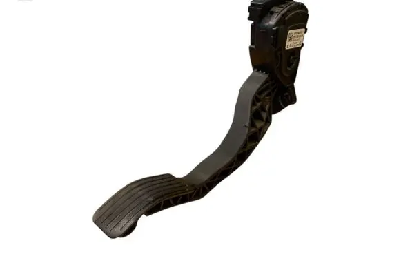 Accelerator throttle pedal