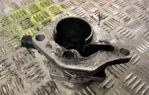 Nissan Qashqai Vacuum pump 8200577807