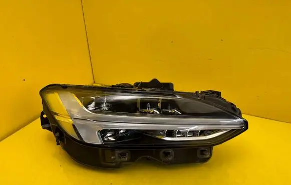 Volvo S90, V90 Headlight/headlamp 32342465