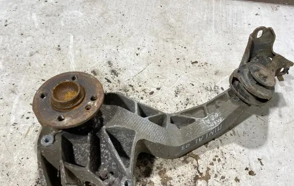 Mini One - Cooper Coupe R56 Rear wheel hub spindle/knuckle 