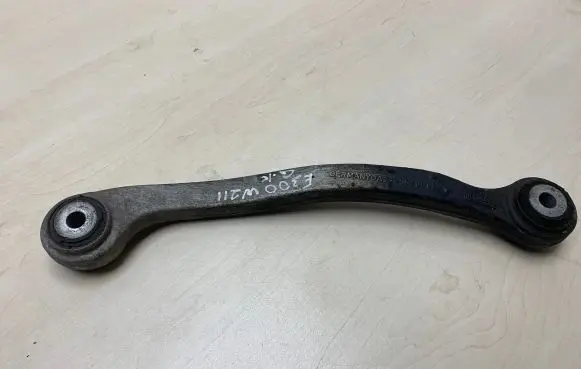 Mercedes-Benz CLS C219 Rear upper control arm/wishbone A2303520001