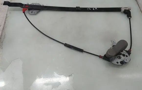 Volkswagen Transporter - Caravelle T4 Front door manual window regulator 701837501F
