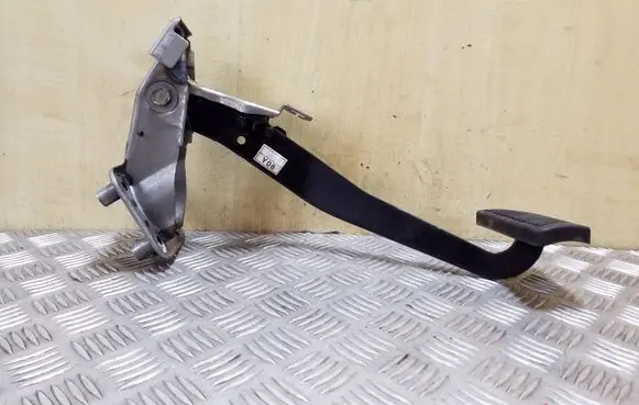KIA Sorento Brake pedal