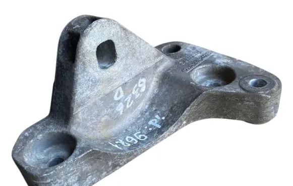 Volkswagen Transporter - Caravelle T5 Engine mounting bracket 7H0199207B